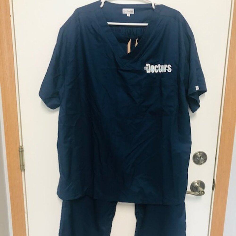 NEW OriginaThe Doctors TV Show Navy Scrubs Set Unisex Sz. XL. (See description)